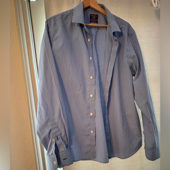 Untuckit button down shirt - Picture 2 of 2